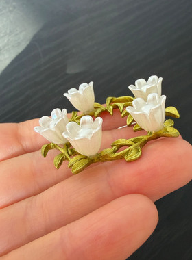 清爽立体感白色小花朵圆形森系别针胸针