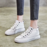 Высокая демисезонная универсальная белая обувь, кроссовки для отдыха, тренд сезона, популярно в интернете, из натуральной кожи