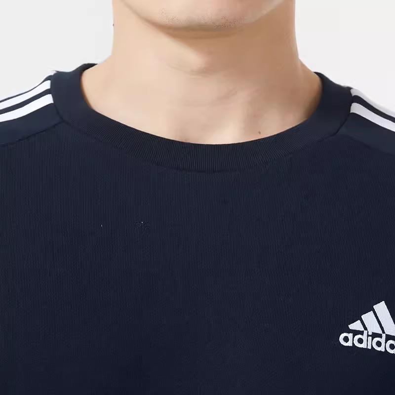 Adidas阿迪达斯男子春季新款圆领三条纹休闲运动卫衣套头衫IC9318 - 图2