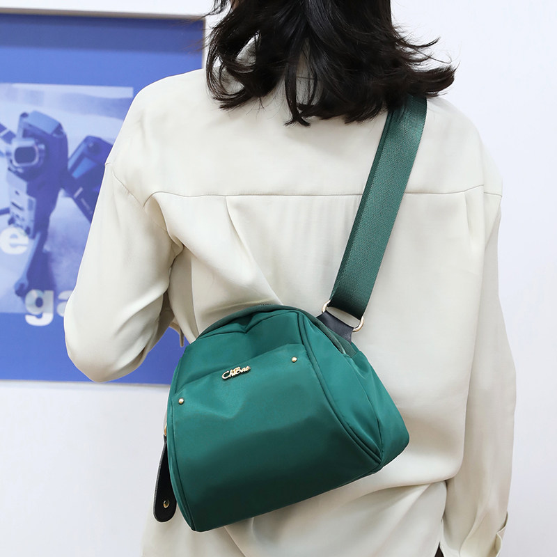 女2023新款质感尼龙百搭妈妈斜挎包 米格莱思女士包袋