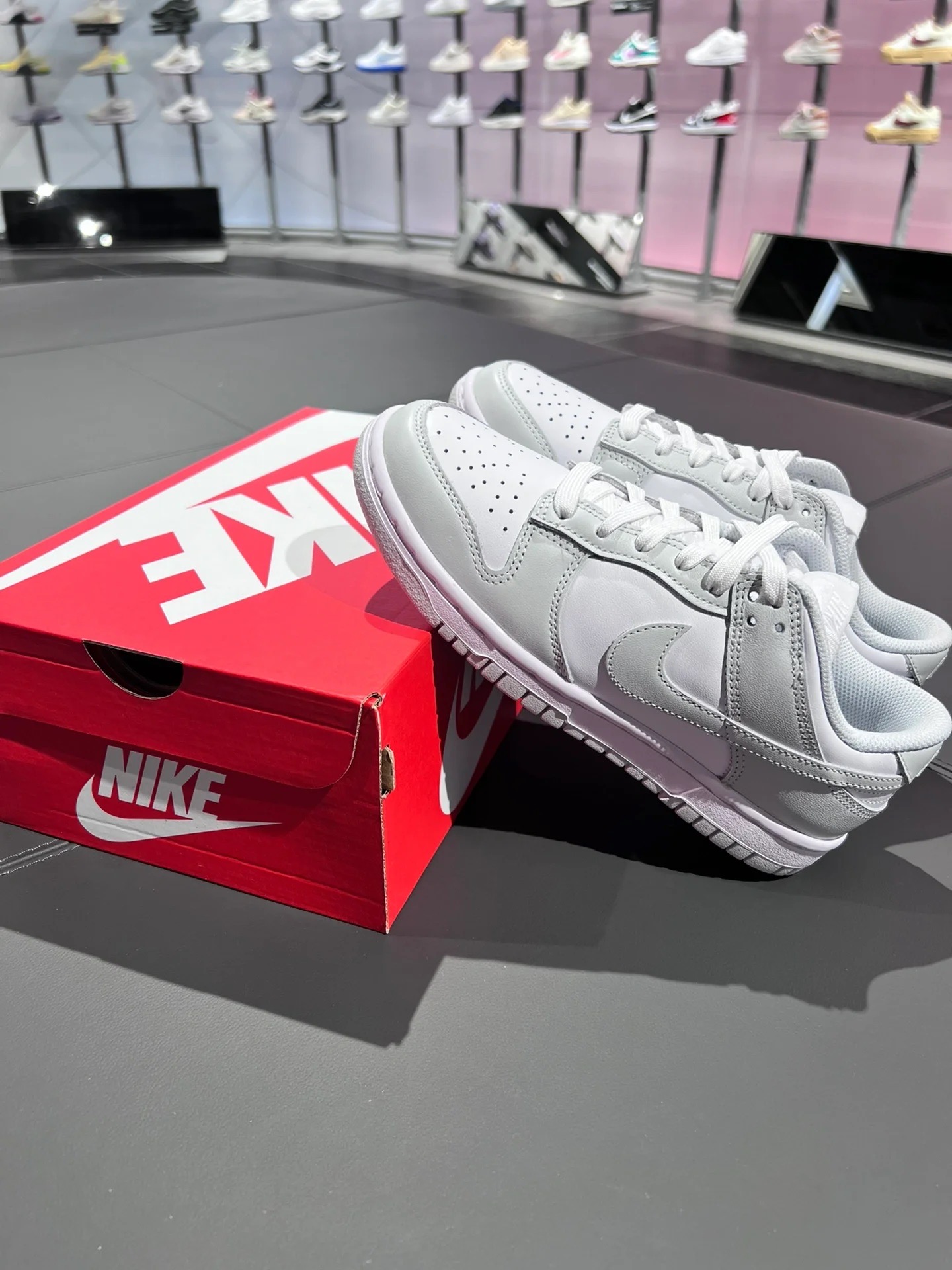 NIKE DUNK LOW 灰白 男子复古防滑减震 低帮版鞋 DD1391-103 - 图2