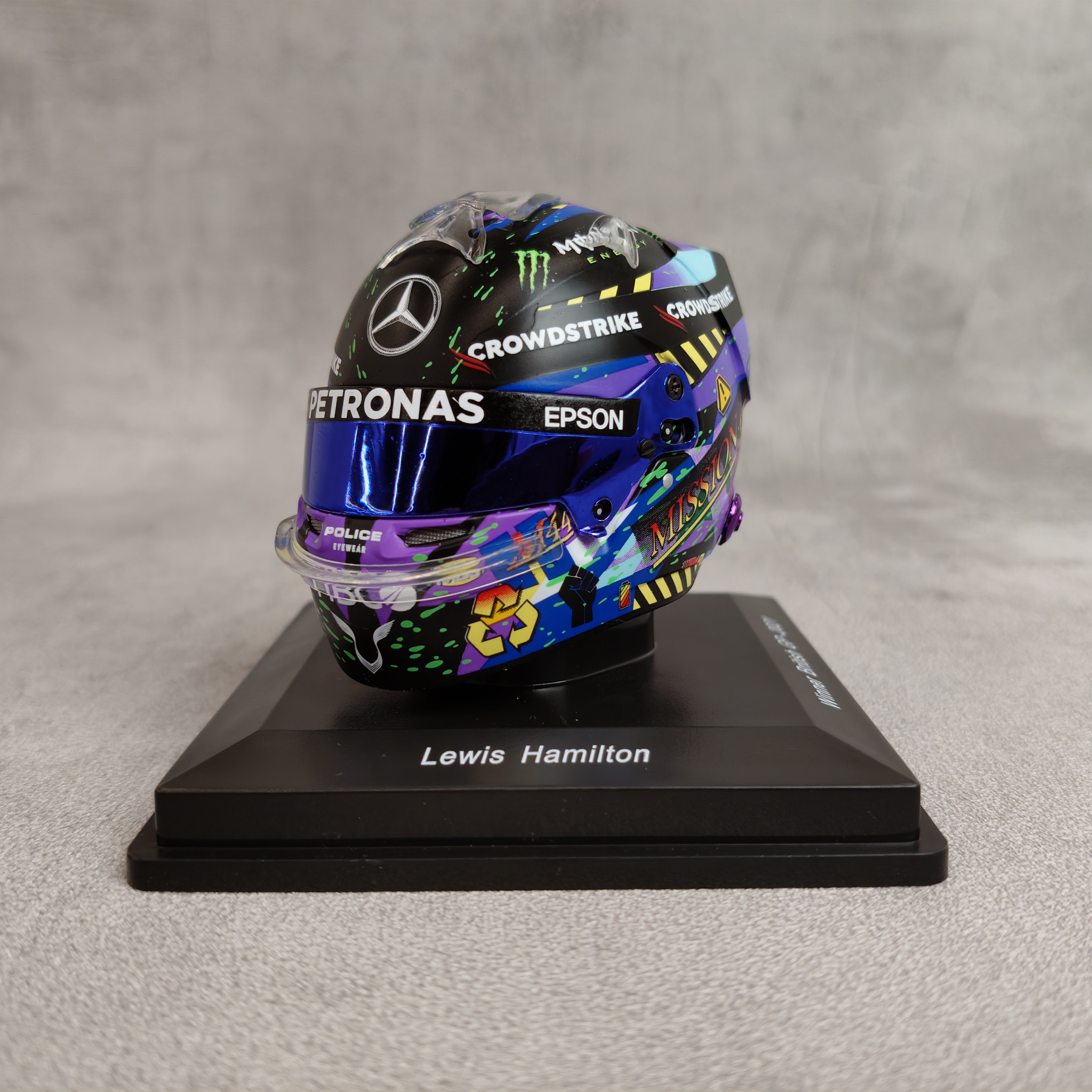 现货1:5 Spark汉密尔顿2021英国站胜利头盔模型奔驰 F1车模周边 - 图2