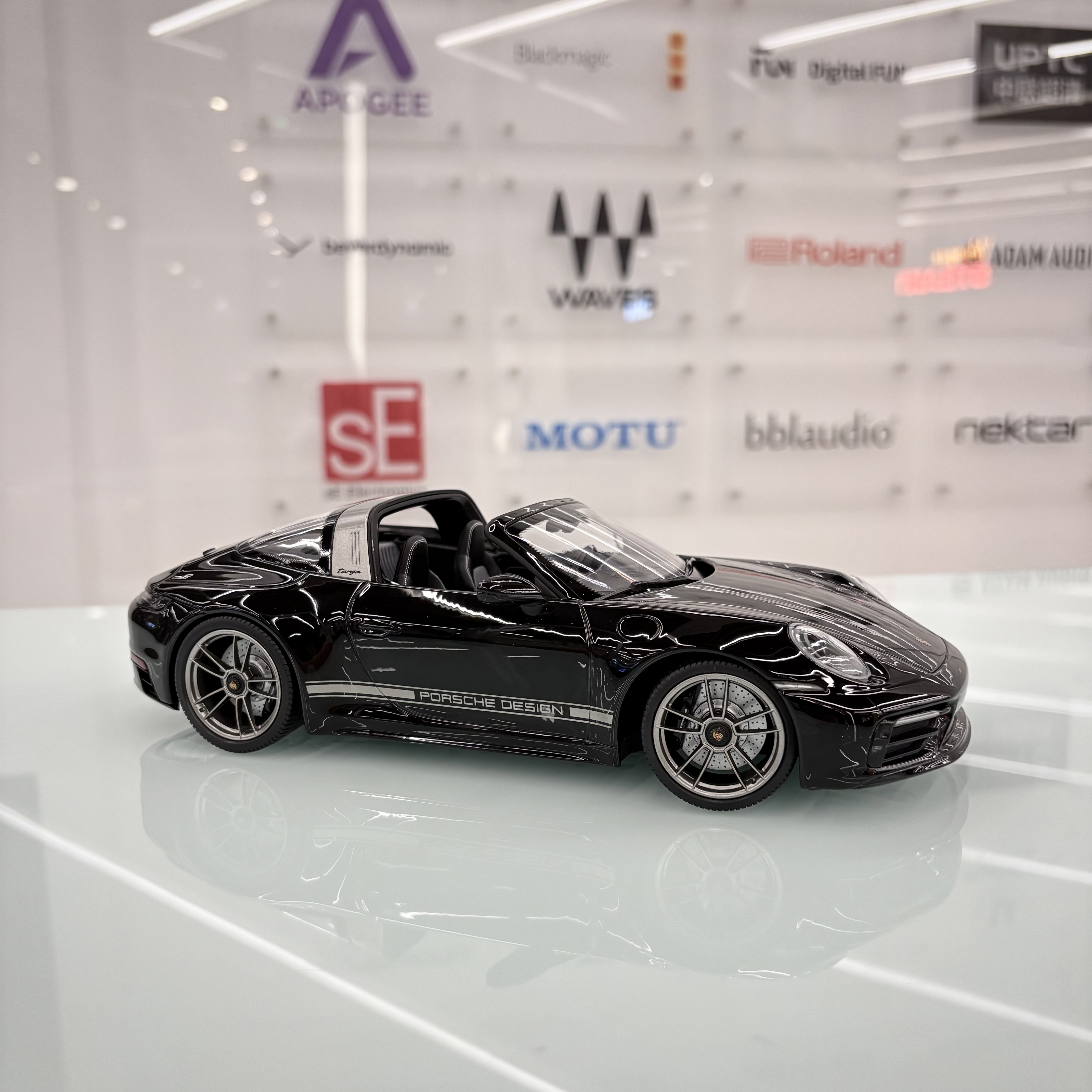 预1:18迷你切保时捷911 992 Targa 4 GTS 50周年版汽车模型 - 图2