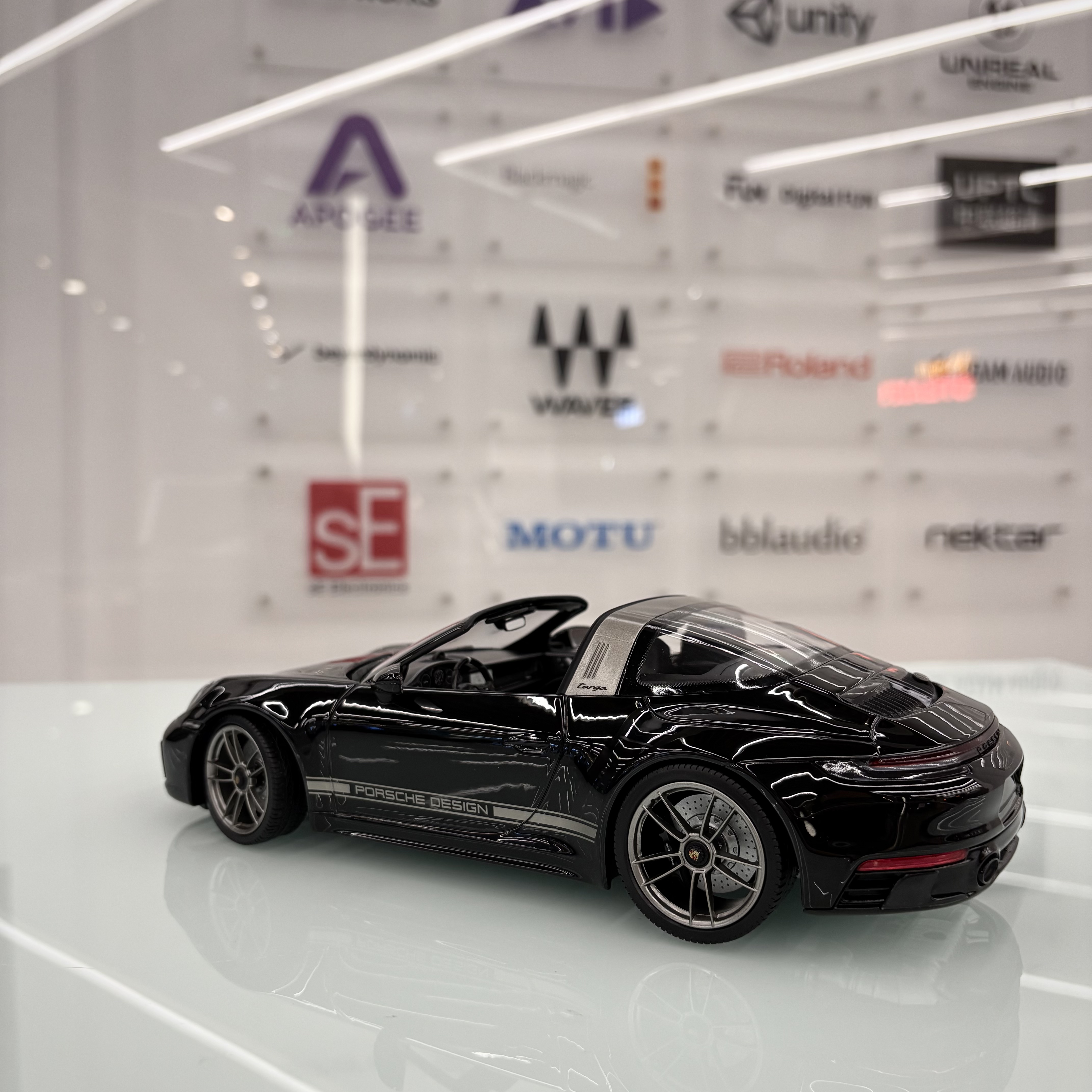 预1:18迷你切保时捷911 992 Targa 4 GTS 50周年版汽车模型 - 图3