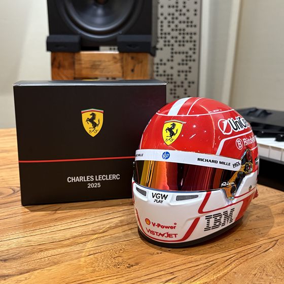1 2 BELL Leclerc Hamilton’s new sponsor Ferrari F1 helmet model for the second half of the 2025 season