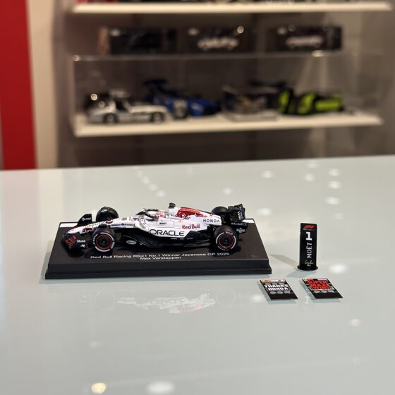 Spot 1 64 Spark Red Bull F1 RB21 Verstappen 2025 Japanese special painted car model