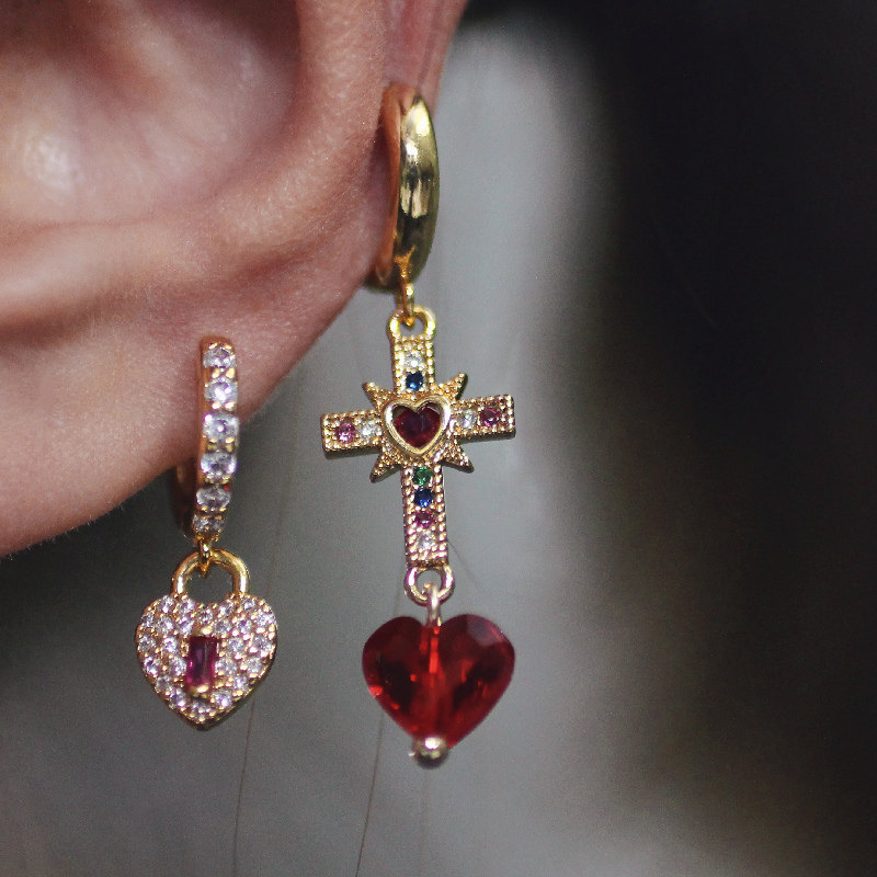 VINTAGE复古风十字架耳环女神范轻奢风血红色桃心耳骨环镶钻耳扣,淘宝优惠券,粉丝福利购,淘宝优惠卷