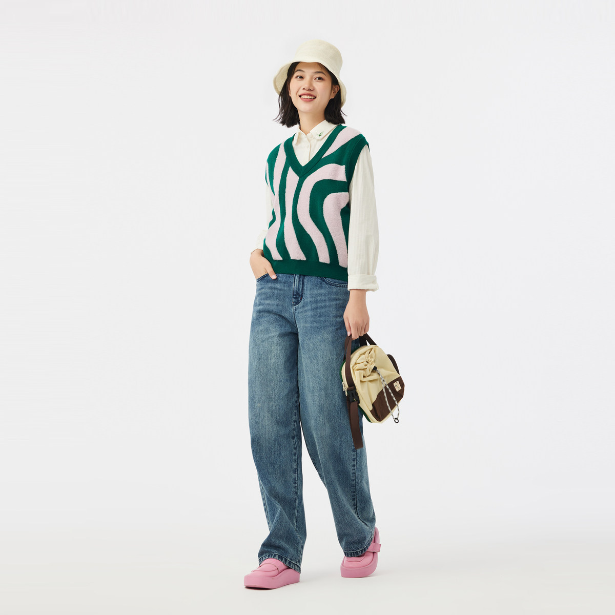 飞鸟和新酒商场同款女装洋气新款V领短款针织马甲女FR41015010