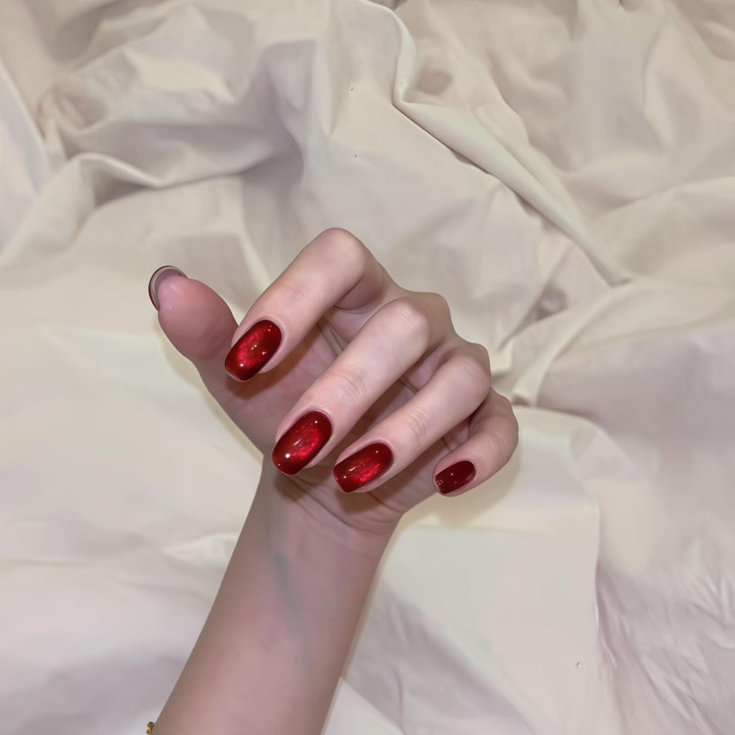 纯手工牛血红鸽血红绒球猫眼穿戴甲2026新年款秋冬高级感小众显白,淘宝优惠券,粉丝福利购,淘宝优惠卷