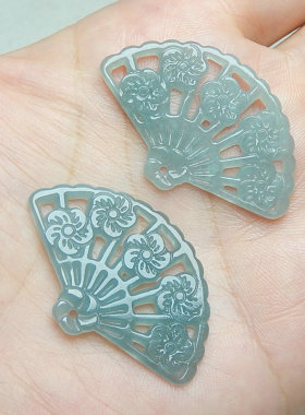 天然翡翠蓝水梅花扇形镂空吊坠
