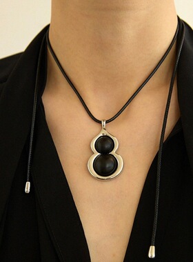 欧美饰品黑色葫芦吊坠项链轻奢时尚大气复古新款黑檀木叠戴毛衣链