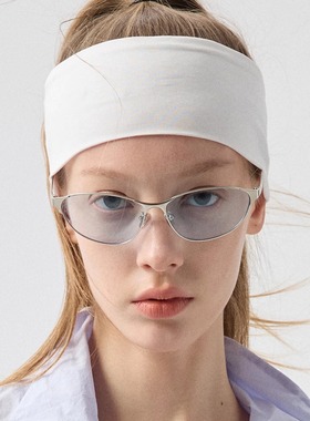 郑佰万时髦未来感猫眼眼镜女