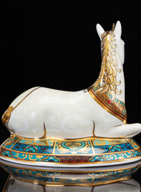 test Royal Crown Derby  骨瓷优美独角马