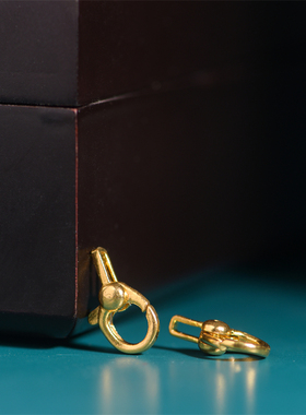 足金手工錾刻古法黄金龙虾扣卡子