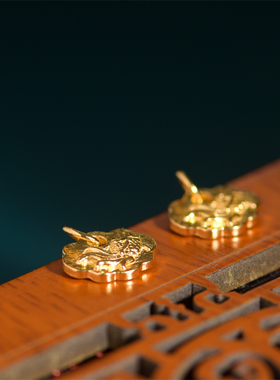 手工錾刻古法黄金金鱼如意吊坠