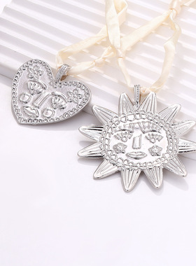 2024新金色金属太阳心形吊坠项链