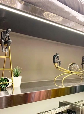 轻奢风样板间水晶床头柜地球仪