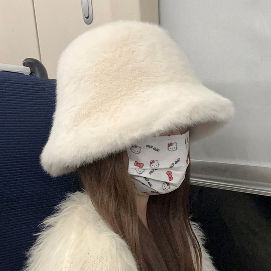 White plush fisherman hat for women to keep warm in winter and show small face