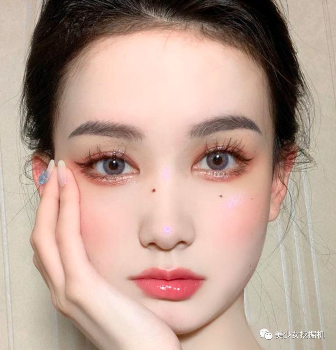 嘟嘟唇唇蜜透明唇彩亮晶晶唇釉口红玻璃唇细闪珠光带闪亮果冻色_虎窝淘