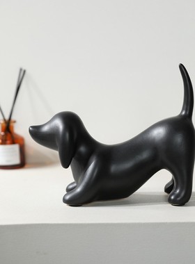 现代简约卡通动物小狗陶瓷摆件儿童房售楼处民宿样板间装饰工艺品