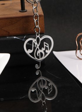 钛钢音符项链男心形镂空吊坠钥匙扣女设计感高颜值百搭挂件配饰品