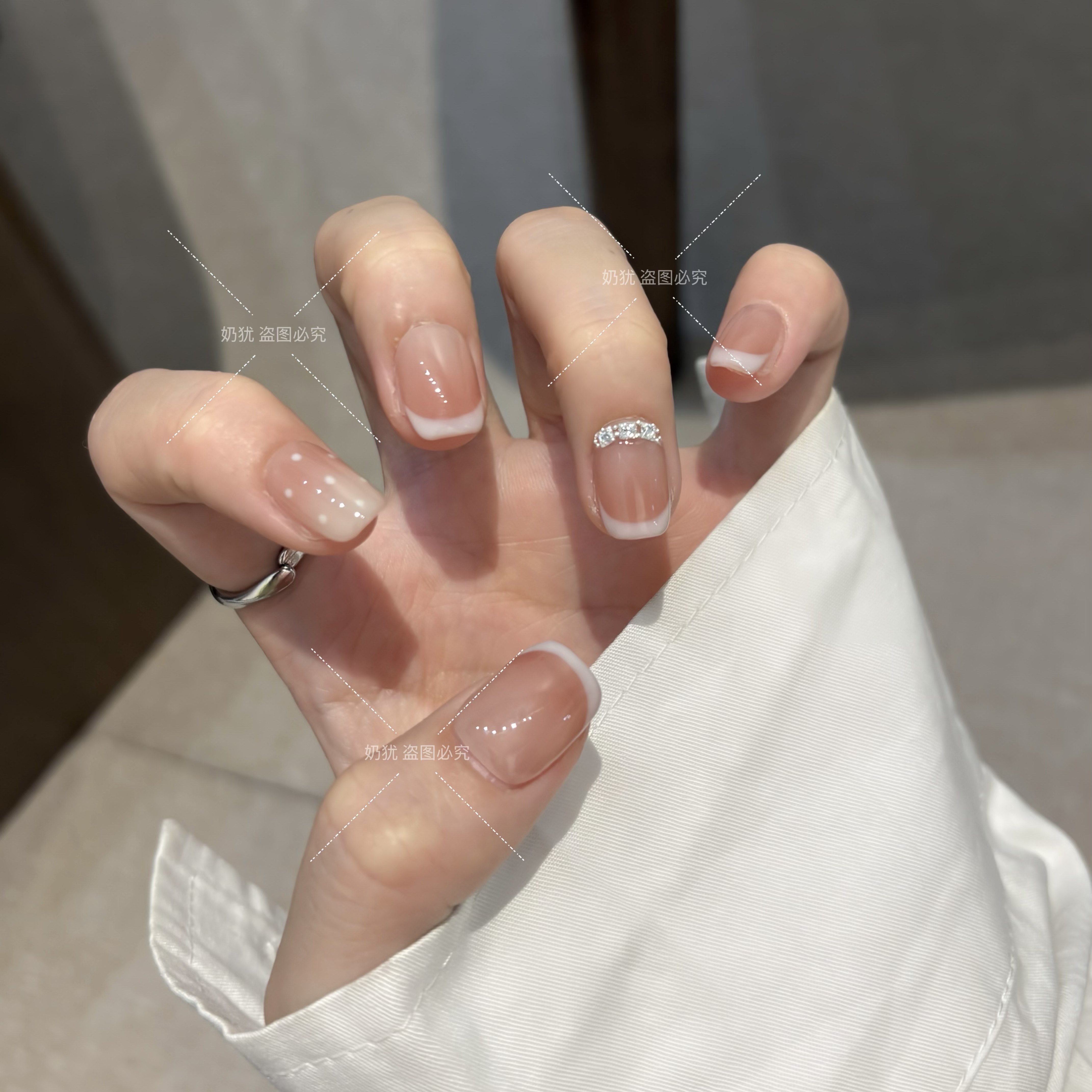 【A枫糖流砂】纯欲奶灰白法式纯手工穿戴甲超闪锆石百搭显白美甲,淘宝优惠券,粉丝福利购,淘宝优惠卷