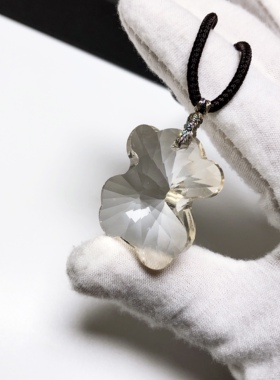 D732# 奥地利水晶吊坠30*24*13.3mm