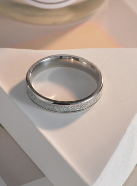 镶嵌冰丝箔片4MM宽情侣戒指