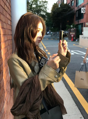 韩系复古焦糖色褶皱围巾秋冬搭配氛围感时尚长条丝巾披肩薄款颈饰