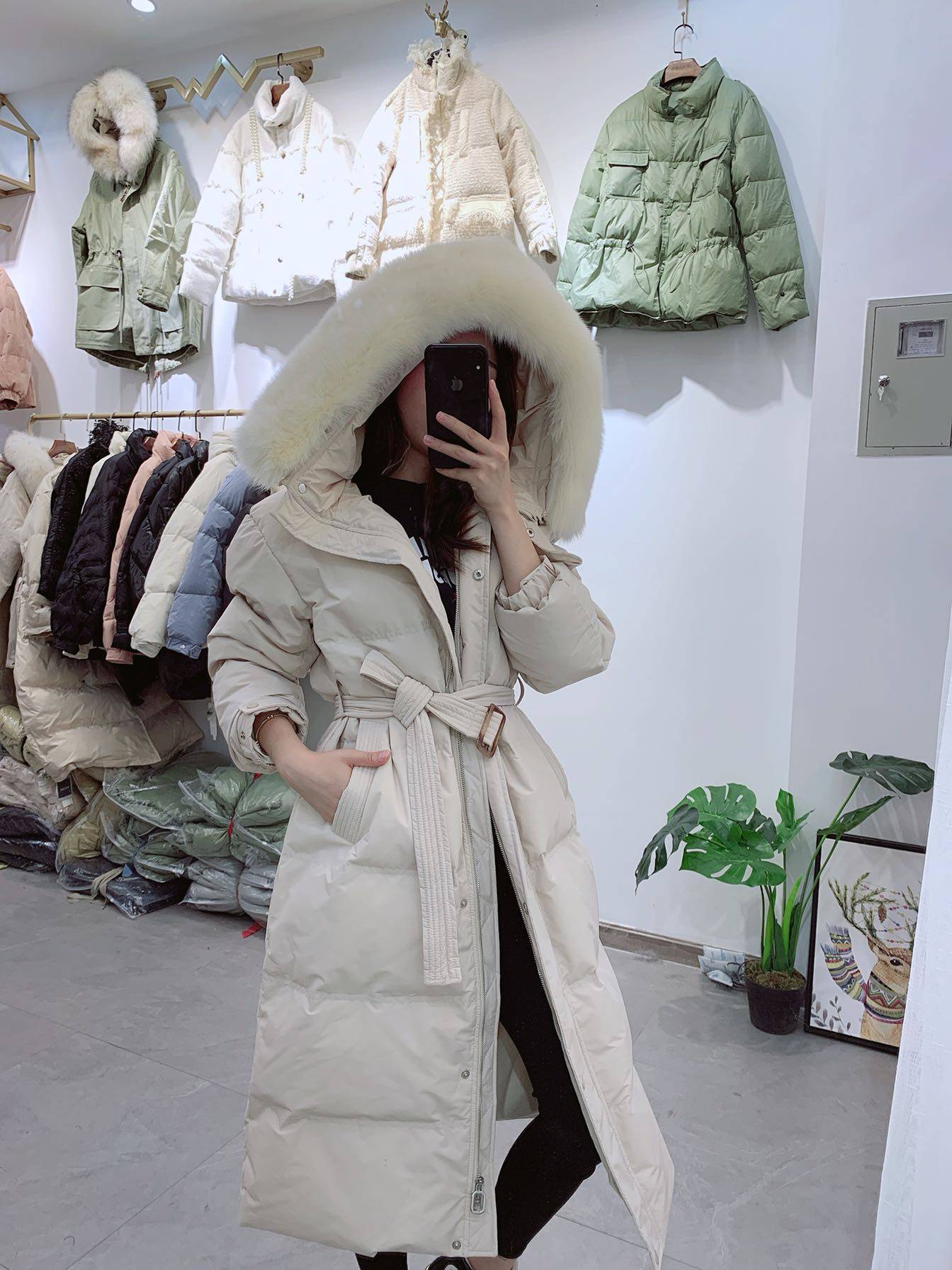 反季夏诗文同款狐狸毛领加厚羽绒服 娅卡芙羽绒服