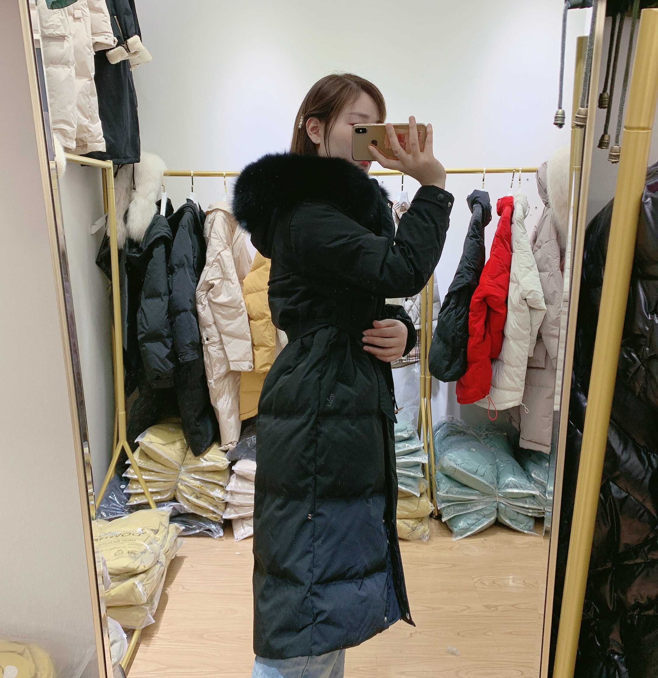 反季夏诗文同款狐狸毛领加厚羽绒服 娅卡芙羽绒服