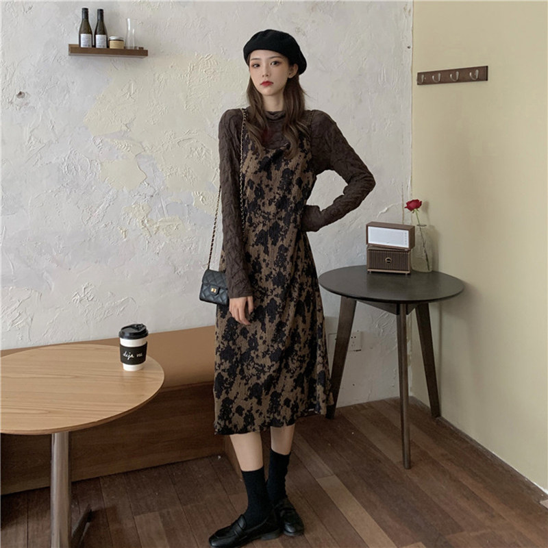 秋季法式碎花吊带连衣裙2021新款 七彩丽人俏妮芬连衣裙