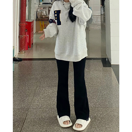 Huge slim! It's not picky about people, with slightly flare jeans