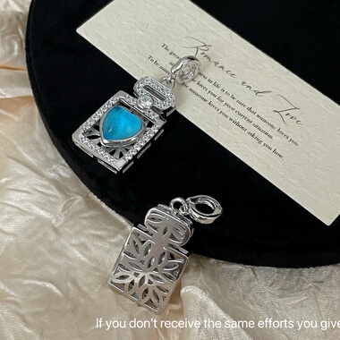 S925纯银小香风蓝色爱心香水瓶桃心吊坠项链ins冷淡高级轻奢百搭