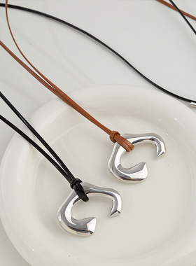 UNBEATEN新款棕色皮绳项链几何不规则银色吊坠小众百搭长款毛衣链