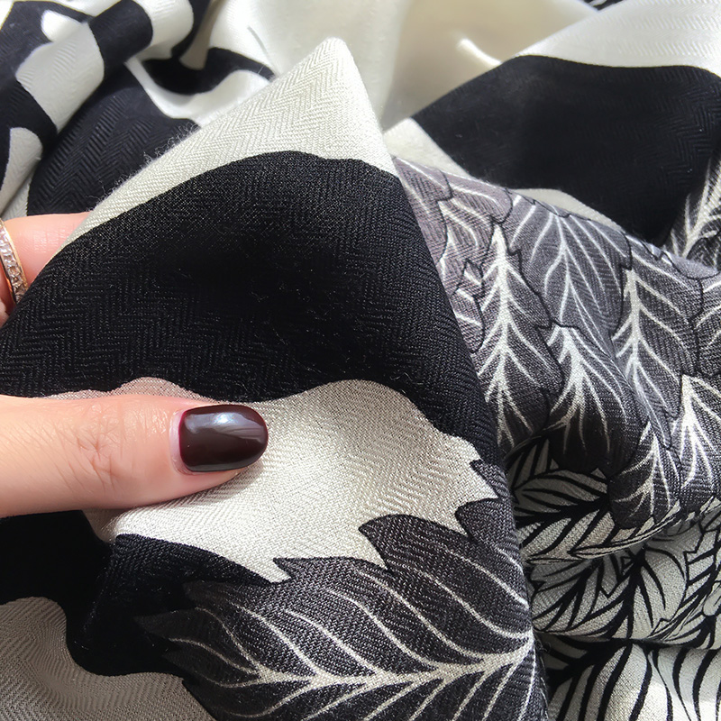 【斑纹飞马】很有艺术气息的真丝羊毛大方巾秋冬季丝绒围巾披肩女 - 图1