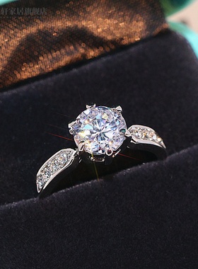 六爪戒指女满钻锆石开口婚戒直播货源一克拉仿真莫桑石钻戒