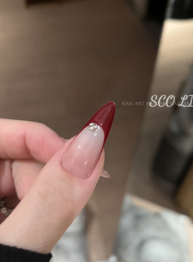 红色清冷御姐超长杏仁手工穿戴甲