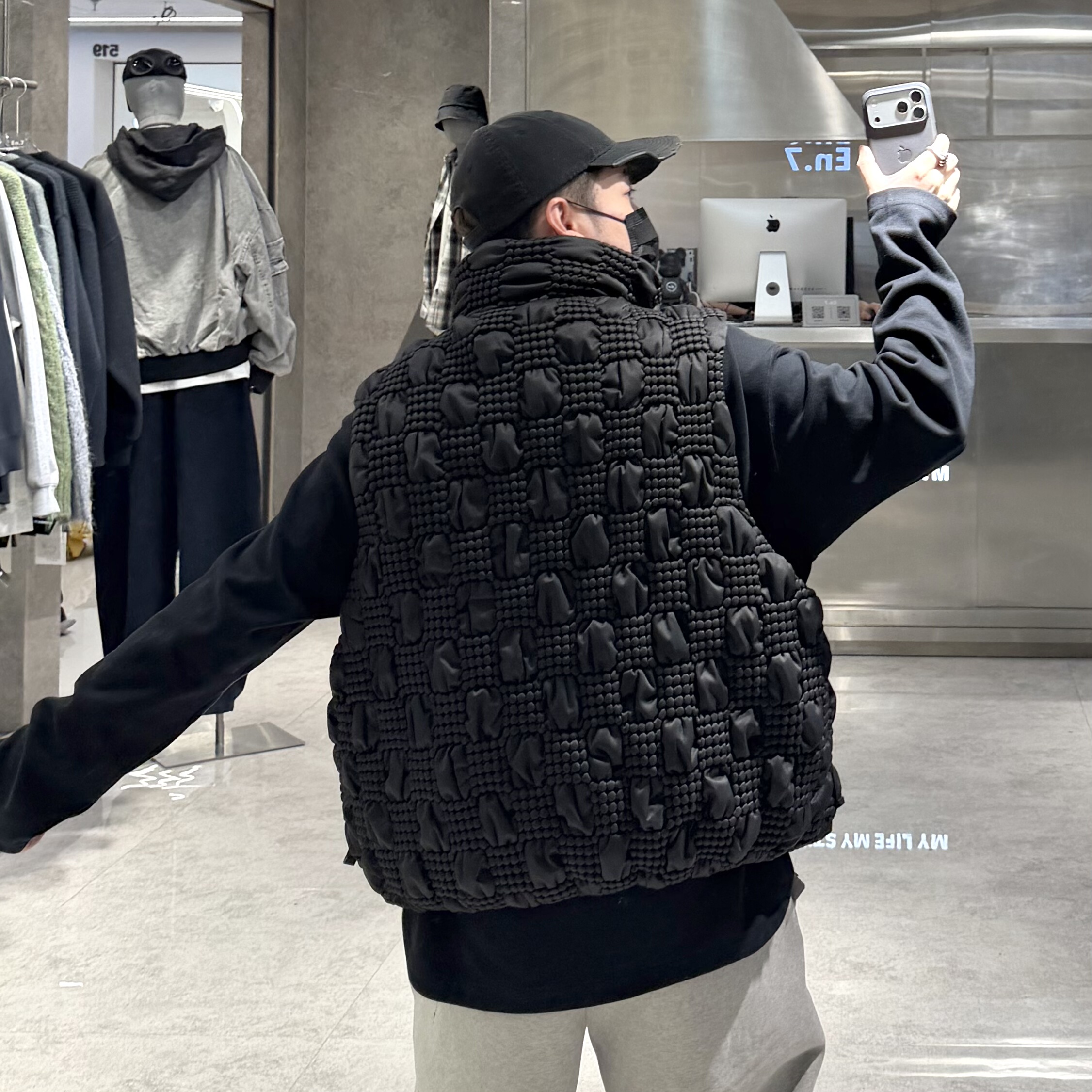 日言潮牌冬季立领鹅绒马甲男暗黑设计款发泡工艺宽松青年羽绒外套 - 图0