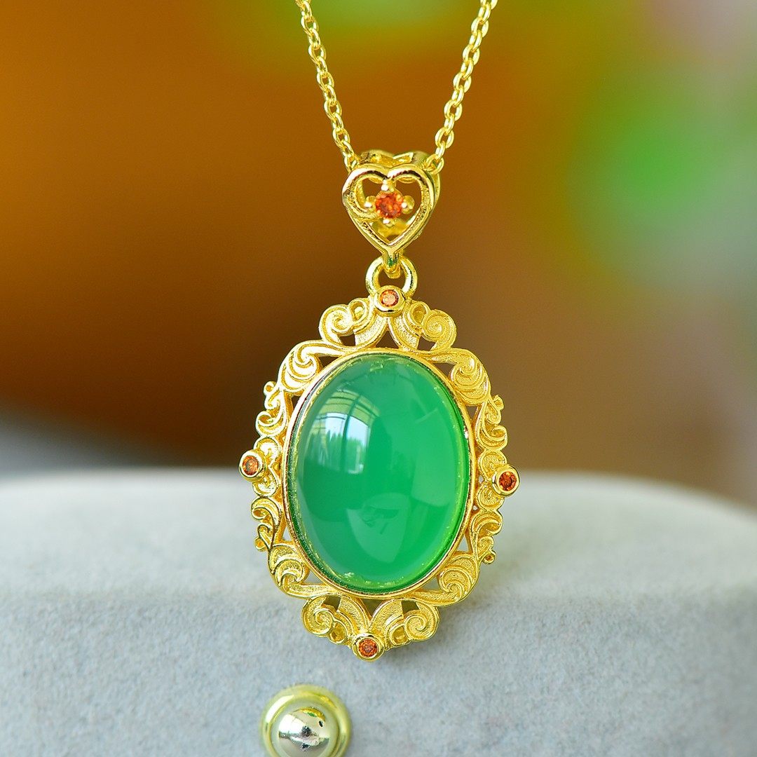 黄金色天然绿玉髓吊坠女士大款蛋面碧玉色项链毛衣链高档珠宝首饰,淘宝优惠券,粉丝福利购,淘宝优惠卷