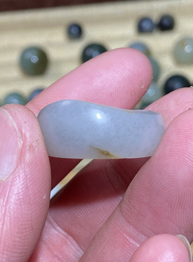 和田玉籽料戒指白底青花独籽洒金皮戒圈随型复古风天地皮跑环玉环