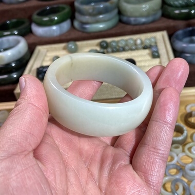 和田玉糖白玉宽版手镯浅糖黄白小圈口玉镯子国风复古女士手饰福镯