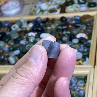 和田玉籽料卡11随型宽版跑环黑白分明青花满皮古风玉环锁骨链挂饰