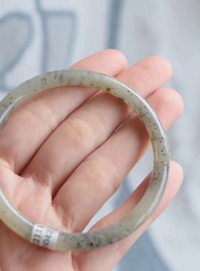 和田玉手镯圈口59证书编号50042 新疆青花且末料，火龙果青花色