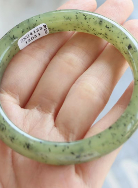 保真和田玉手镯58圈口证书12312034和田玉黄绿点墨青花色 黄口料