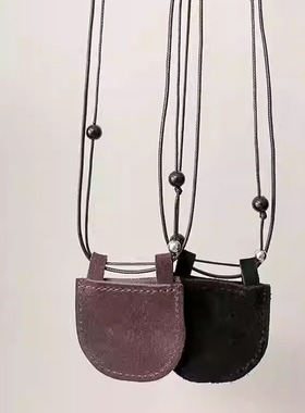 mini穿搭设计感凹造型极简月牙包