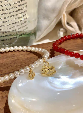 新年金色小马钱币珍珠叠戴手链女轻奢高级感手串小众设计手绳手饰