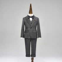 imo children grey suit boy suits great boy Yinglun Wind piano performance to host Western-style children walking show