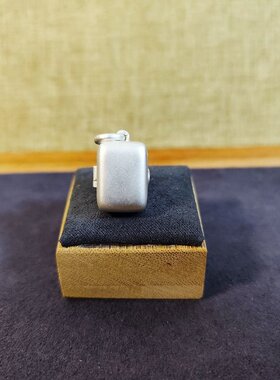 立方糖黄财神随身小佛像盒迷你微雕小佛像可打开挂坠项链镀金项链
