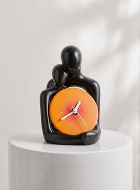 创意人物造型时钟摆件黑橙配色